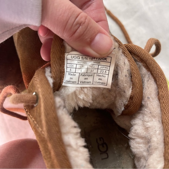 UGG kids Neumel II Boot chestnut low top boots kids unisex size 5 - Picture 7 of 9